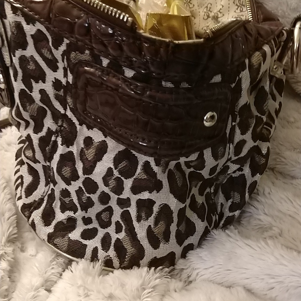 Guess handbag: Requires Handles to be attached (included) - Picture 3 of 10
